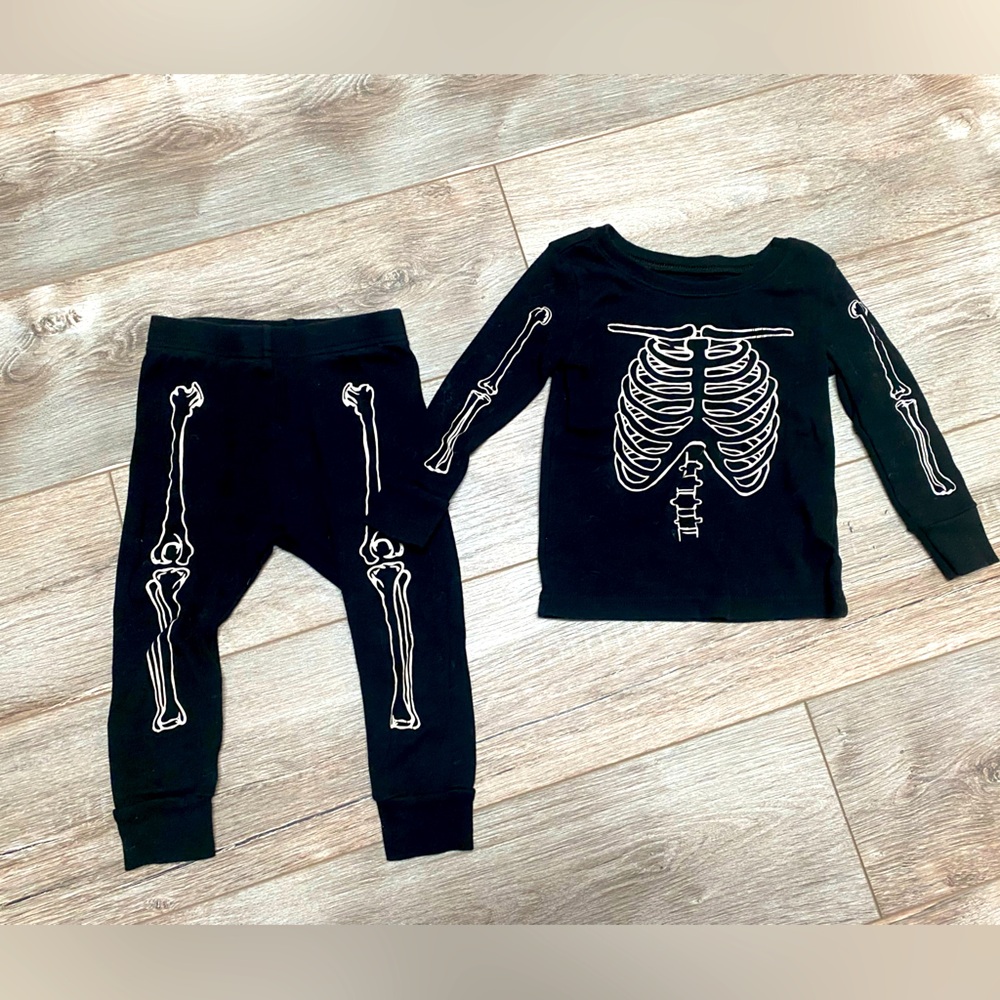 Old Navy Glow in the Dark PJs💀☠️